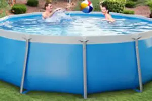Round above ground pool with two children playing and splashing water, featuring a blue exterior and surrounded by a grassy area, relevant to Kona Pools and backyard leisure.